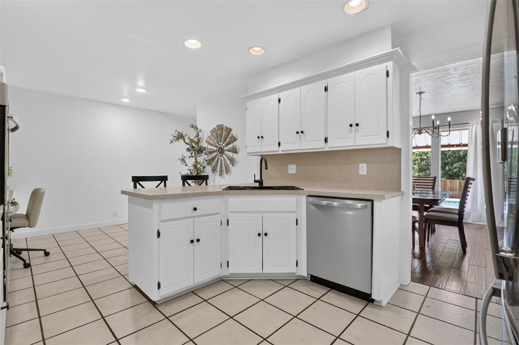 1212 Devonshire Court Property Photo 9