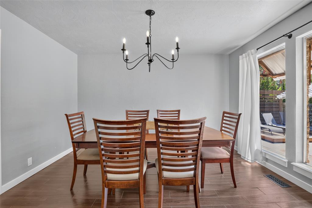 1212 Devonshire Court Property Photo 17