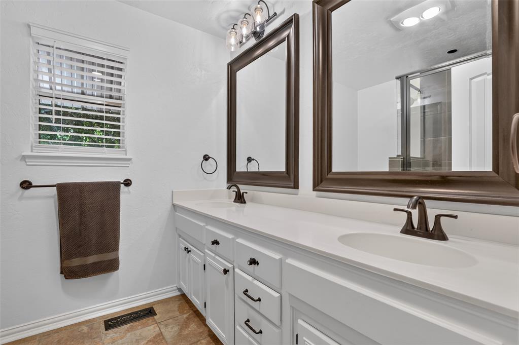 1212 Devonshire Court Property Photo 24