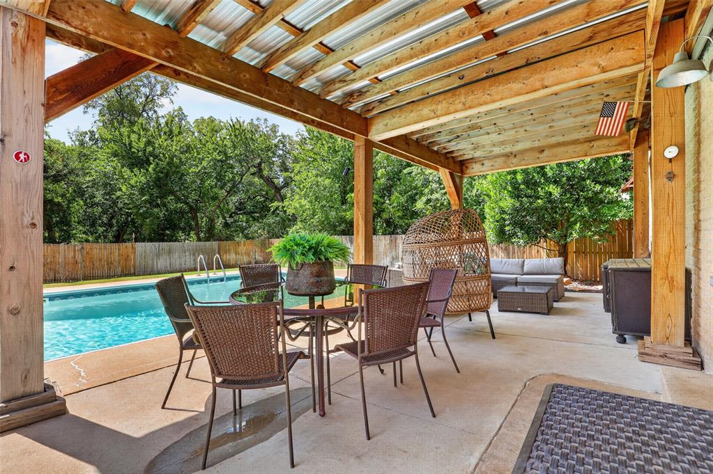 1212 Devonshire Court Property Photo 32