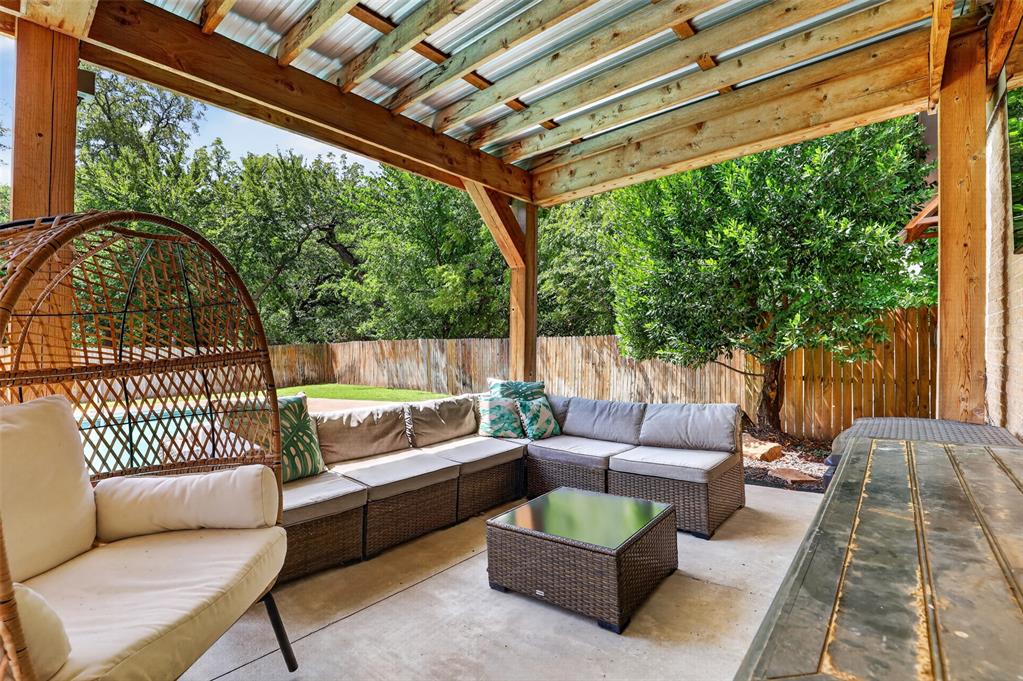 1212 Devonshire Court Property Photo 33