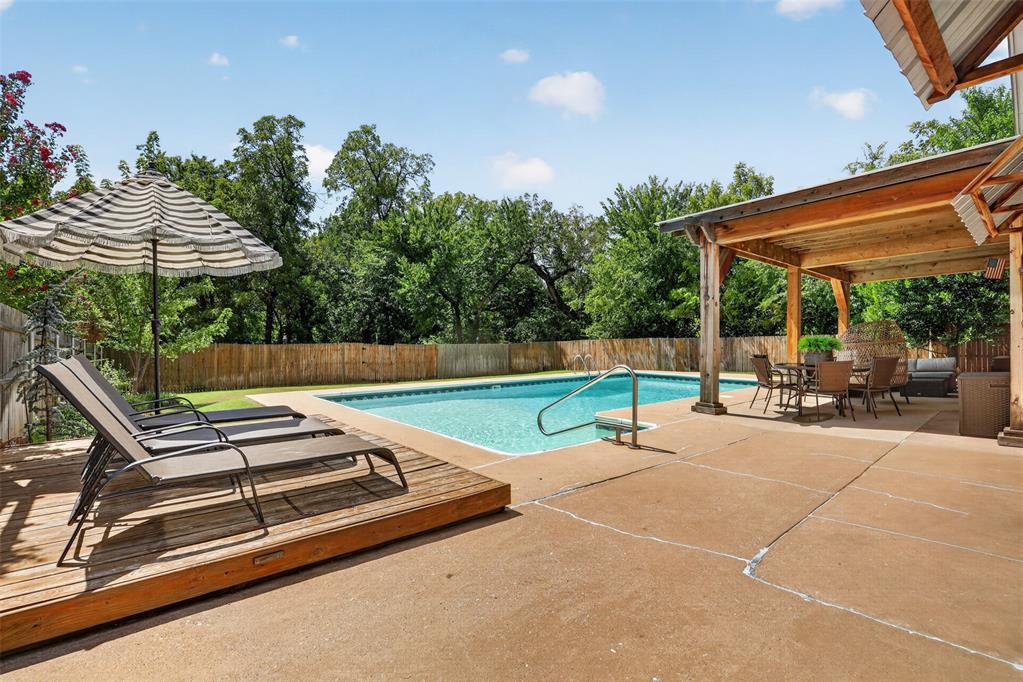 1212 Devonshire Court Property Photo 35