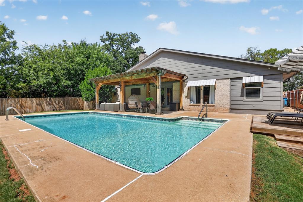 1212 Devonshire Court Property Photo 36