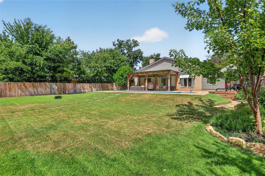 1212 Devonshire Court Property Photo 38