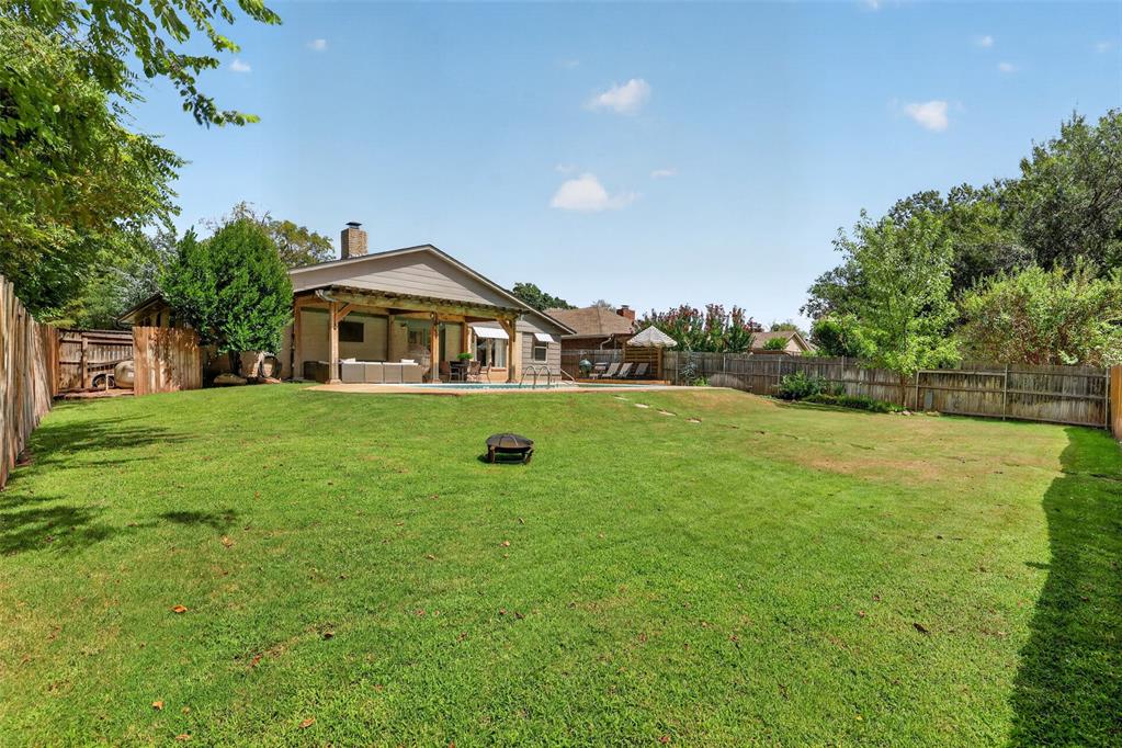 1212 Devonshire Court Property Photo 40