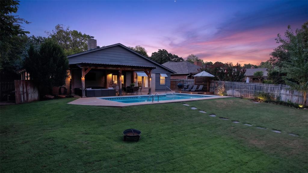 1212 Devonshire Court Property Photo 41