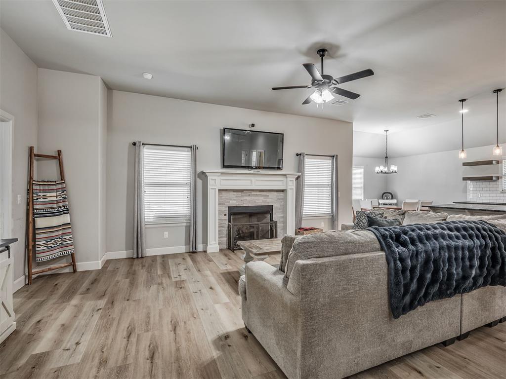 1915 Twisted Oak Court Property Photo 7