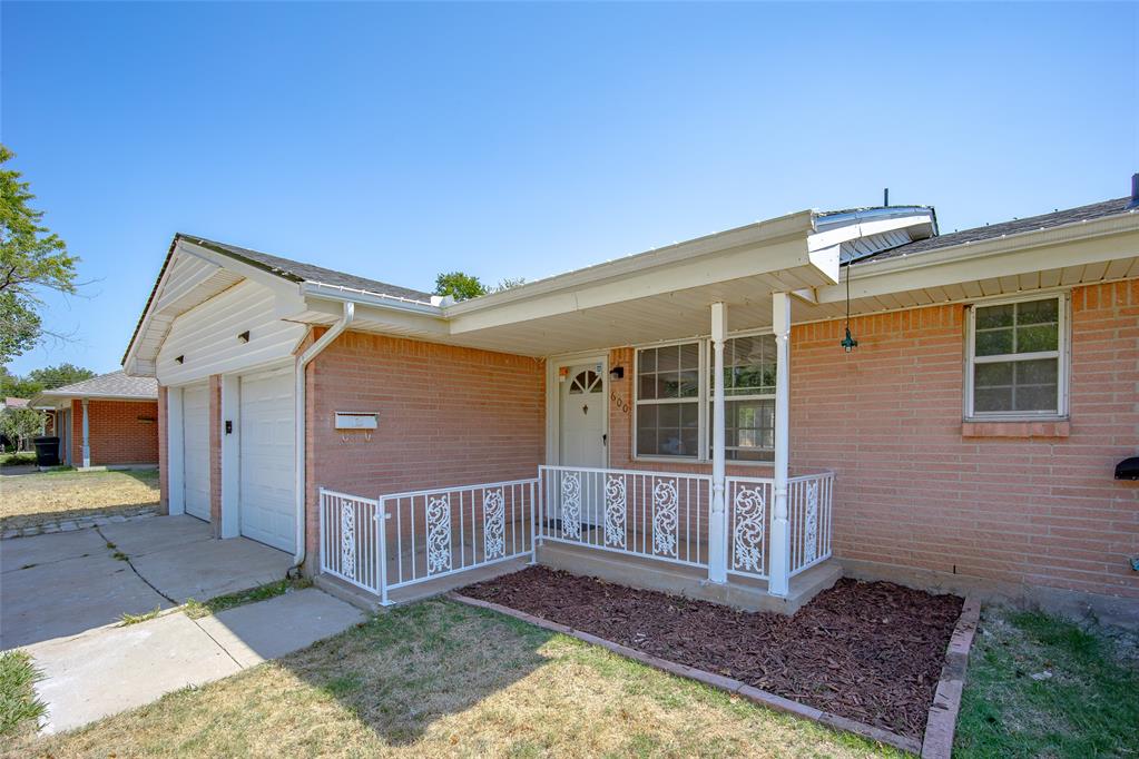 600 Leslie Drive Property Photo 3