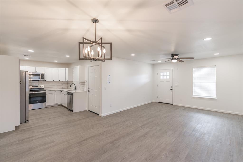 566 Parkhill Circle Property Photo 4