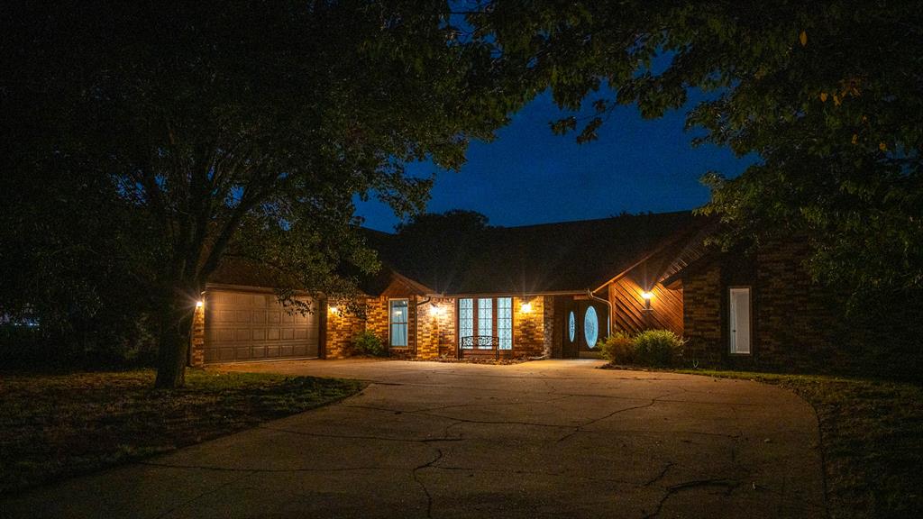 321 Grissom Drive Property Photo 2