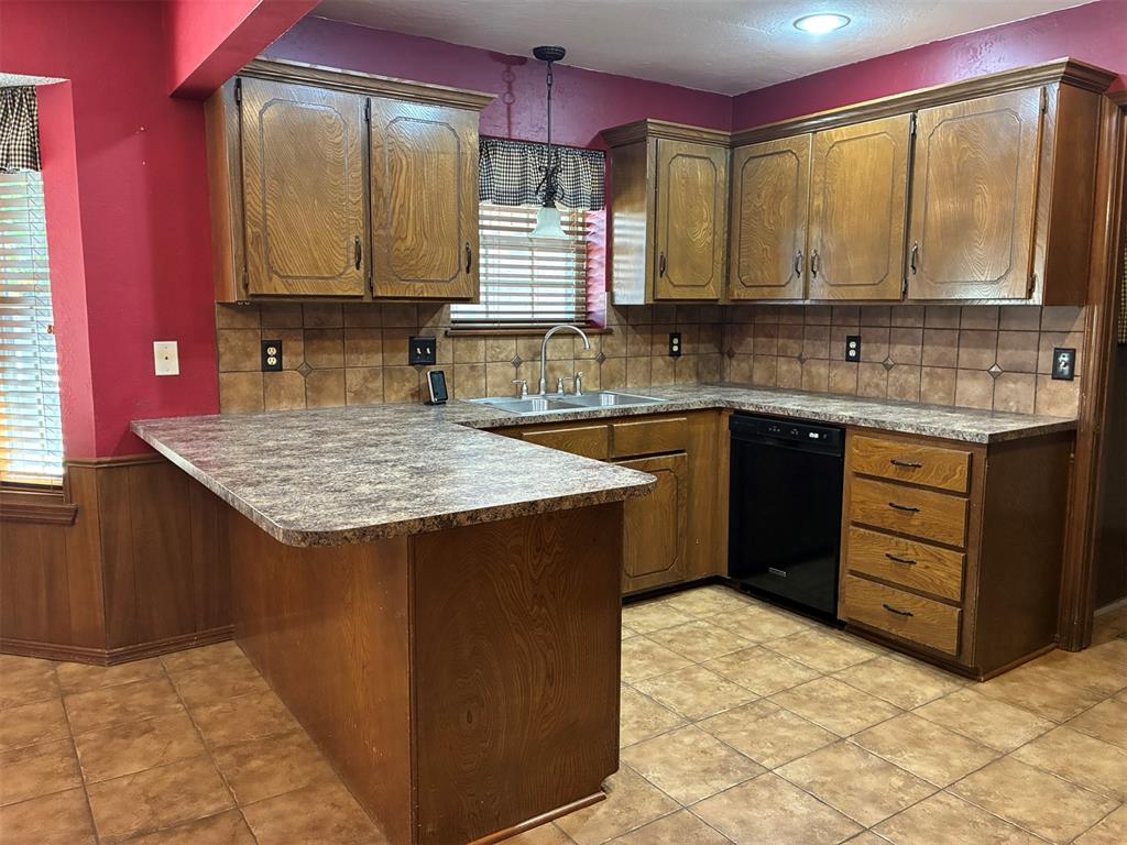 618 Hoehner Avenue Property Photo 6