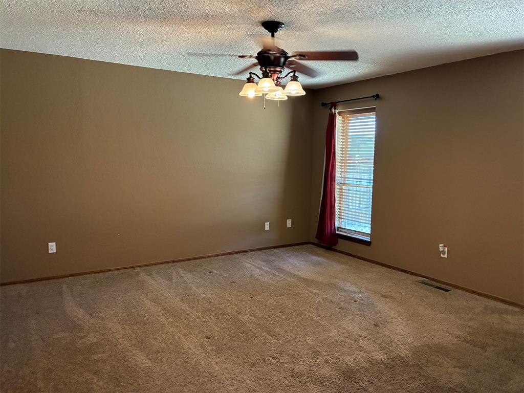 618 Hoehner Avenue Property Photo 8
