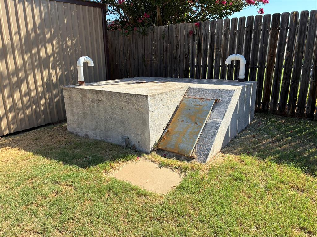 618 Hoehner Avenue Property Photo 24