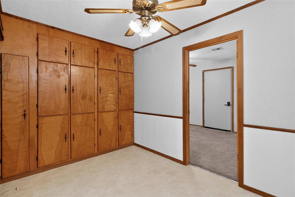 205 Oak Street Property Photo 9