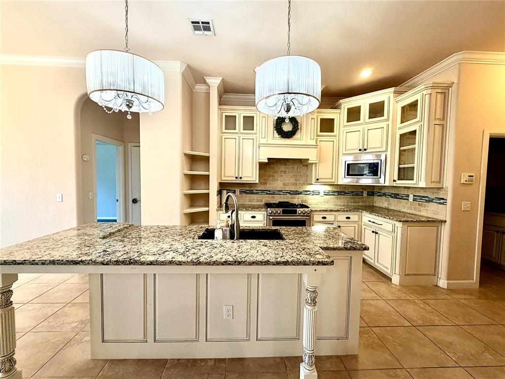 17100 Barcelona Drive Property Photo 12
