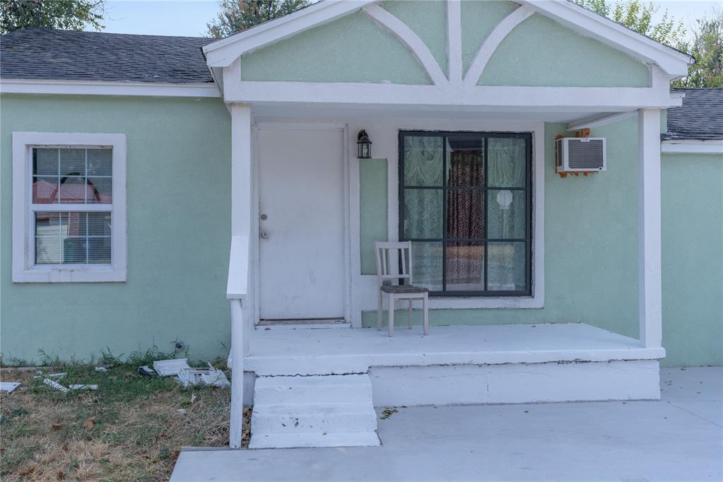 3401 S Saint Clair Avenue Property Photo 3