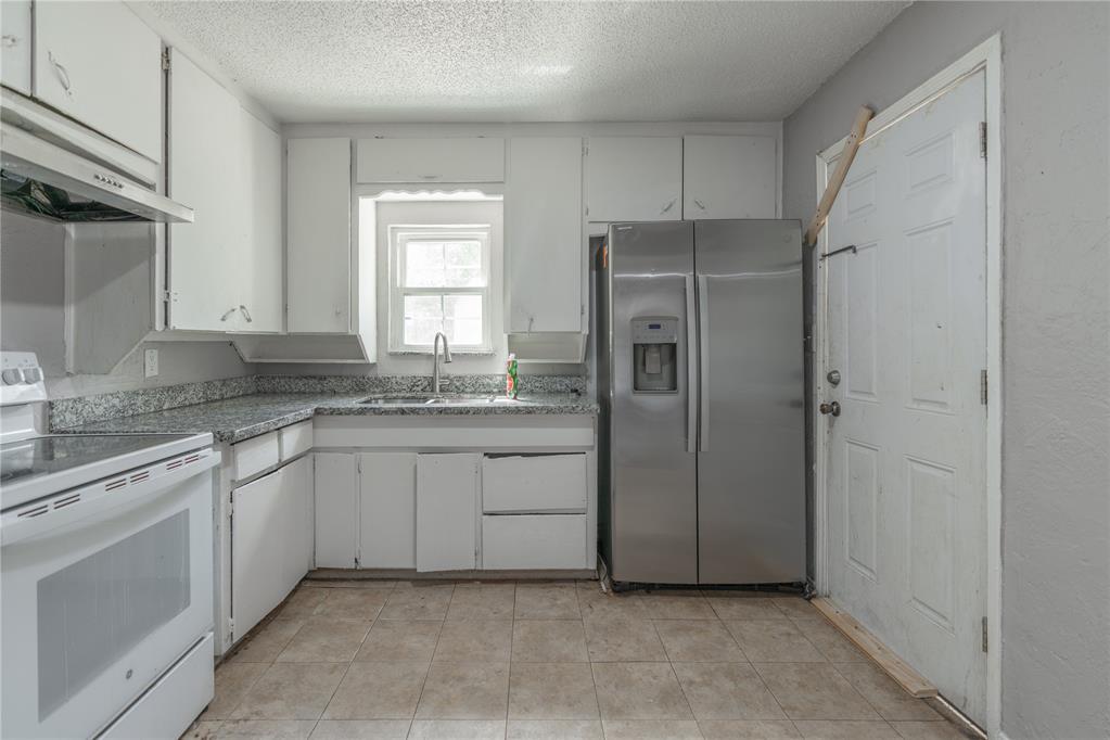 3401 S Saint Clair Avenue Property Photo 9