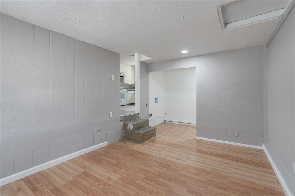 3401 S Saint Clair Avenue Property Photo 10