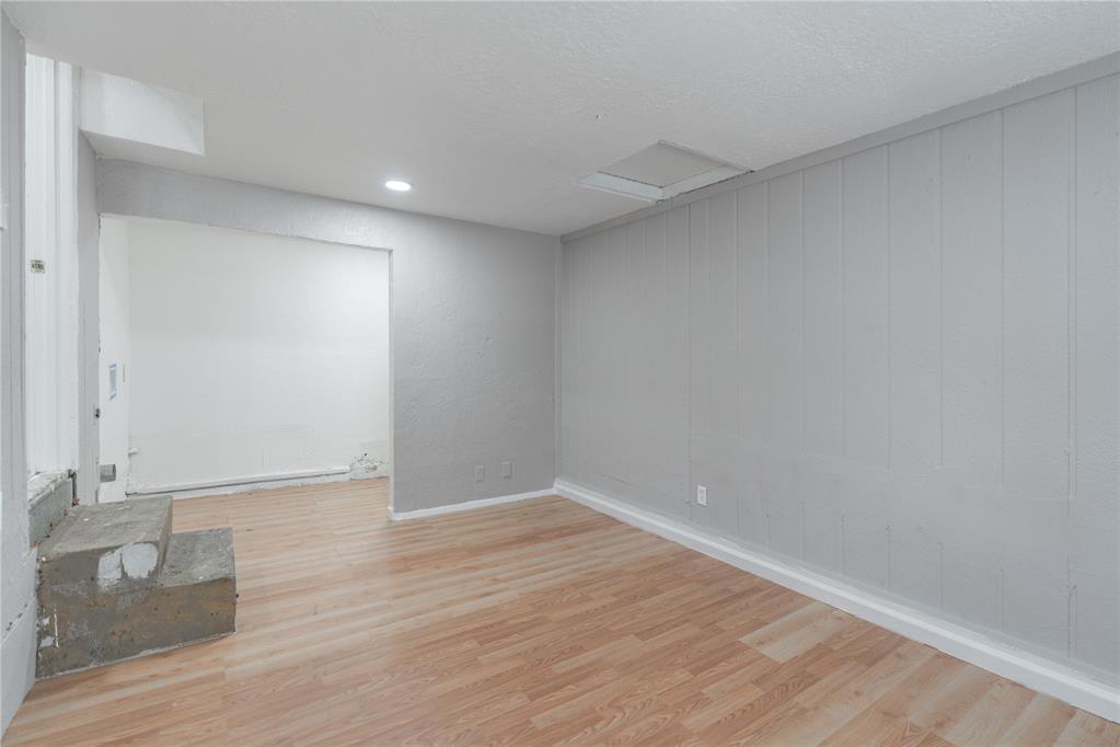 3401 S Saint Clair Avenue Property Photo 11