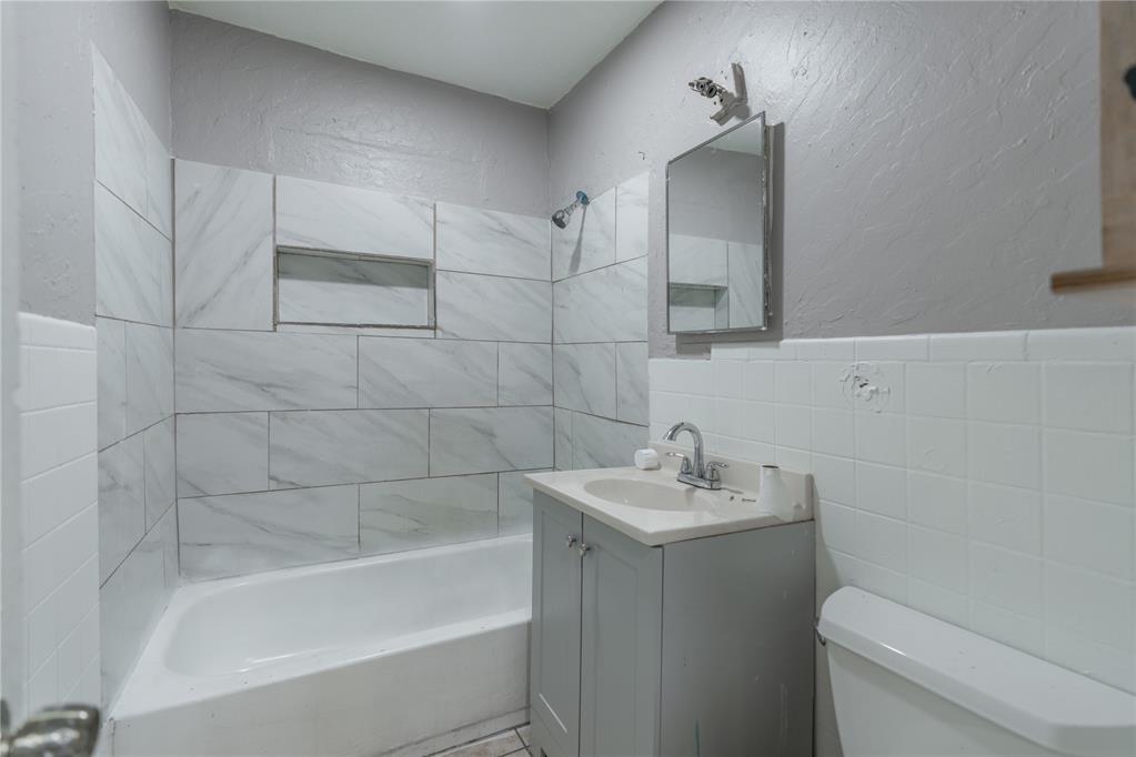 3401 S Saint Clair Avenue Property Photo 15