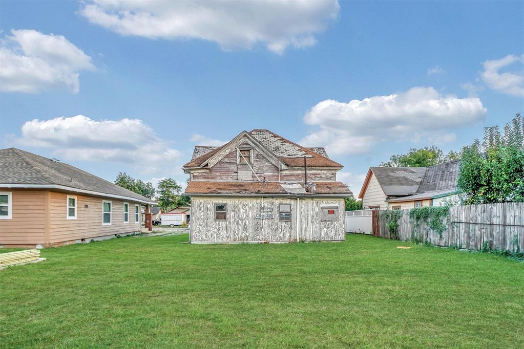 309 E Walnut Street Property Photo 5