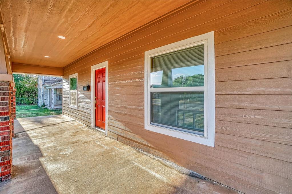 311 E Walnut Street Property Photo 5