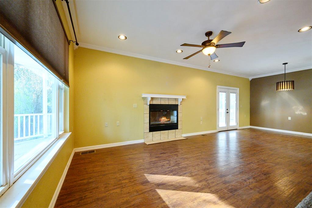 611 W Circle Drive Property Photo 2