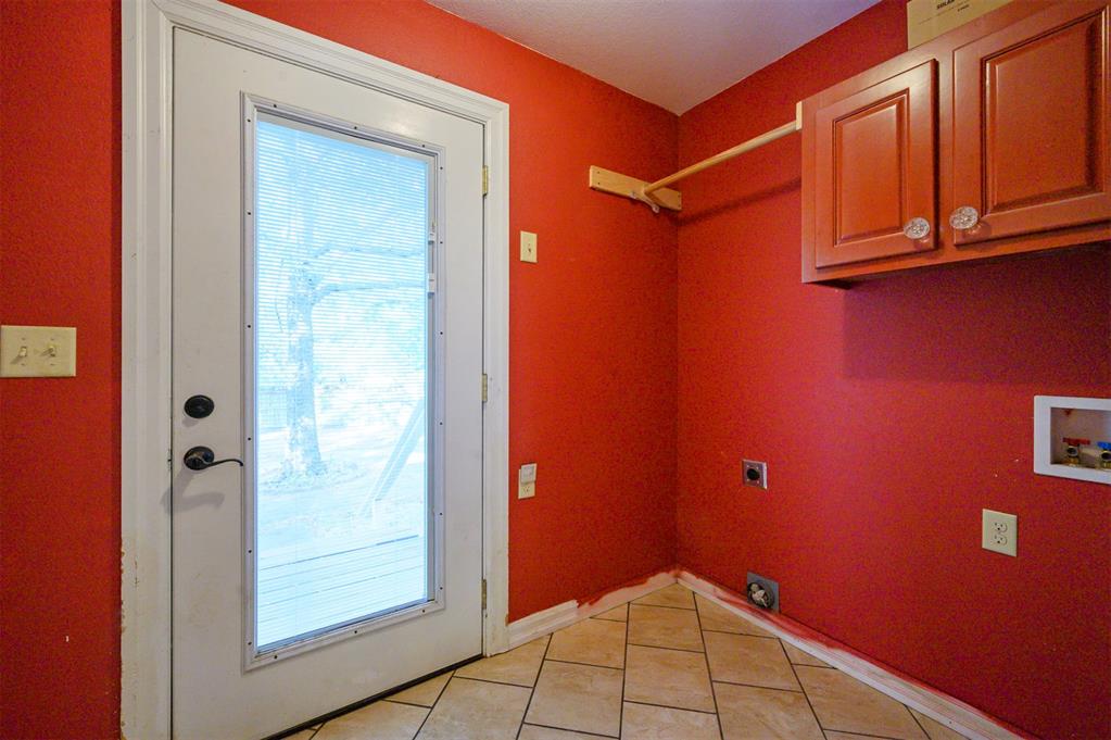 611 W Circle Drive Property Photo 7