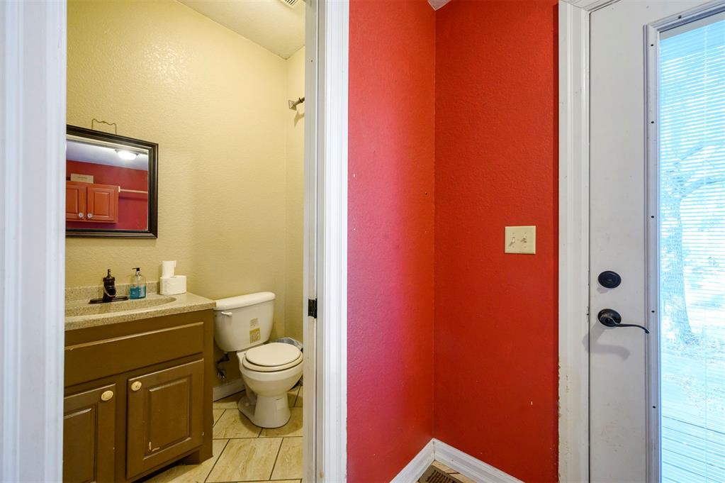 611 W Circle Drive Property Photo 10