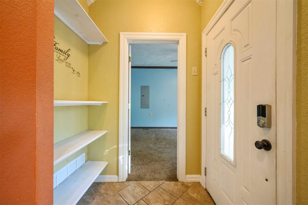611 W Circle Drive Property Photo 11
