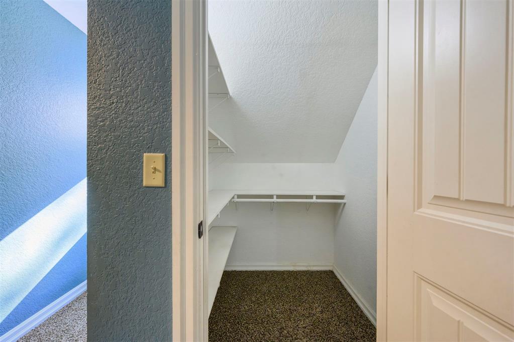 611 W Circle Drive Property Photo 19