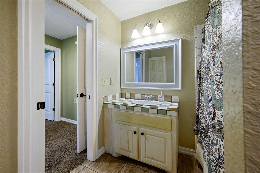 611 W Circle Drive Property Photo 25