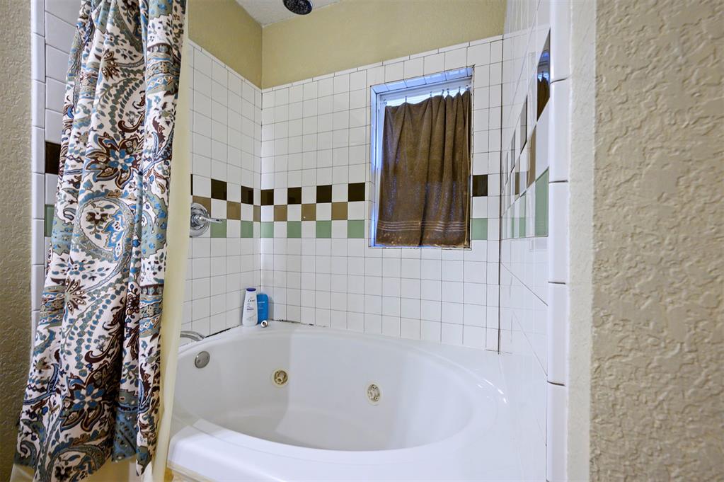 611 W Circle Drive Property Photo 26