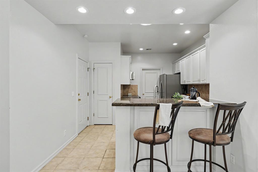 8616 N May Avenue 30b Property Photo 12