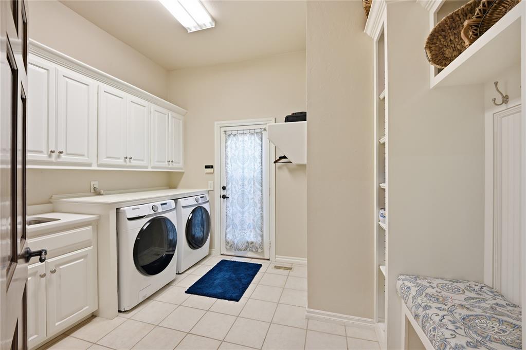 2000 E Cambridge Way Property Photo 22