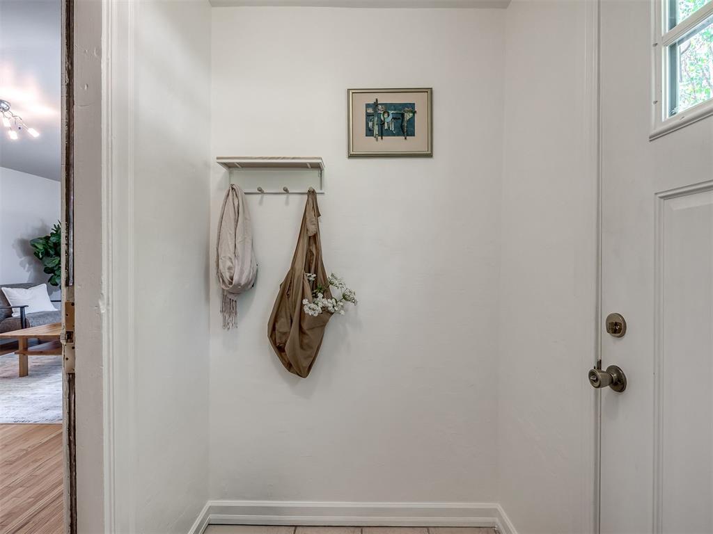 1102 Mcnamee Street Property Photo 3