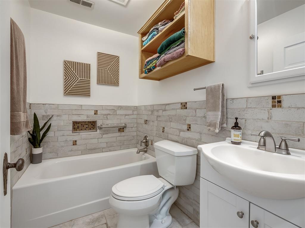 1102 Mcnamee Street Property Photo 25