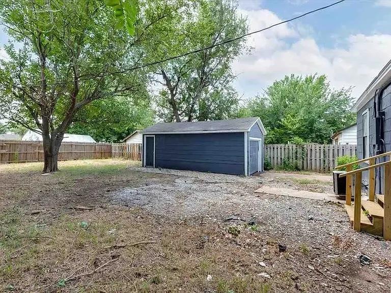 1612 Nw Kingsbury Avenue Property Photo 11
