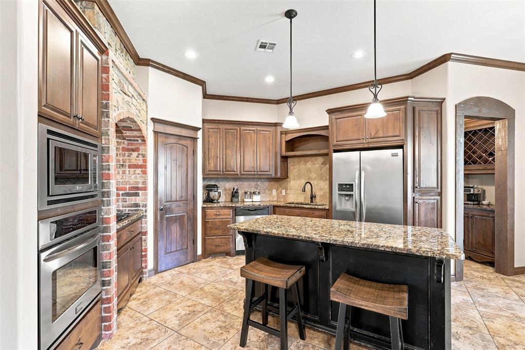 6400 Bent Wood Drive Property Photo 6