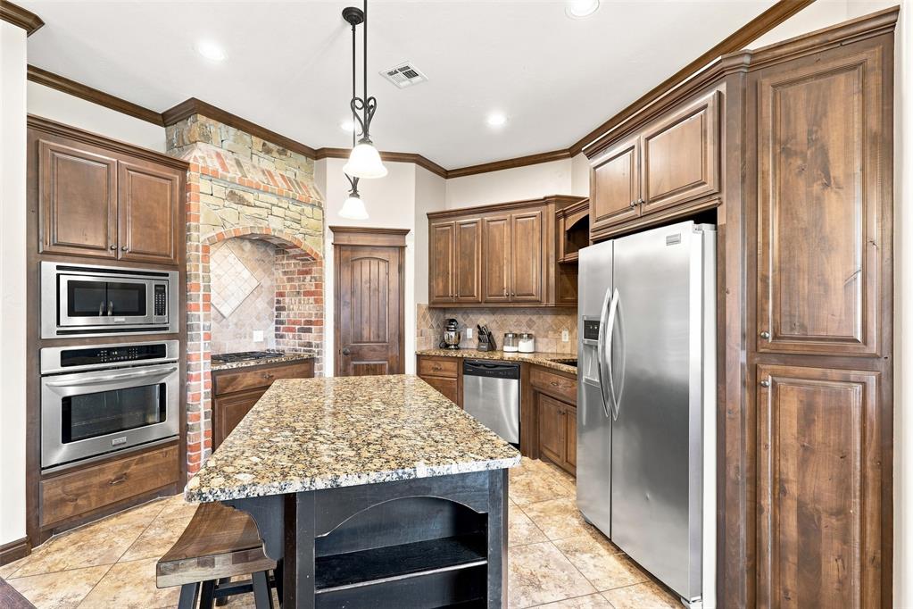 6400 Bent Wood Drive Property Photo 7