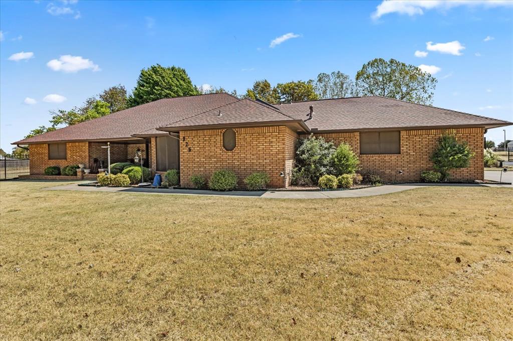 826 S Ebeling Drive Property Photo 3