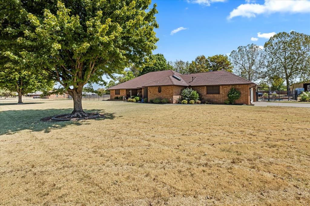826 S Ebeling Drive Property Photo 4