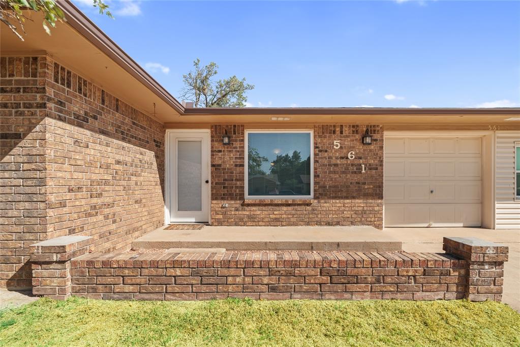 561 Skyview Drive Property Photo 5