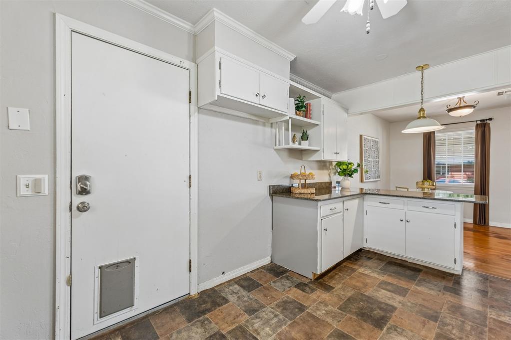 1211 N Sterling Avenue Property Photo 19