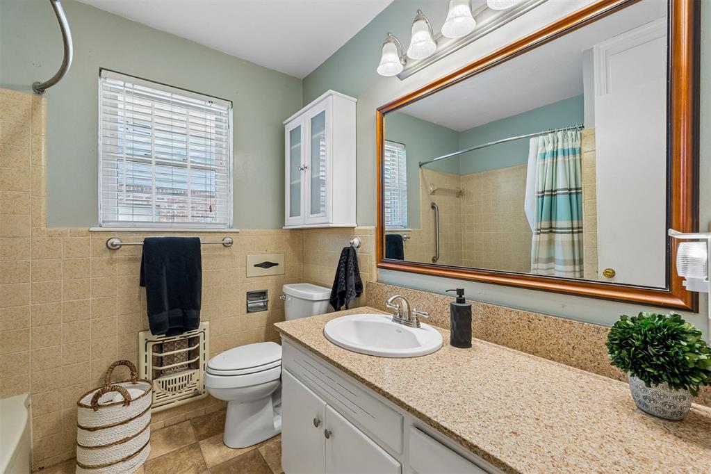 1211 N Sterling Avenue Property Photo 33