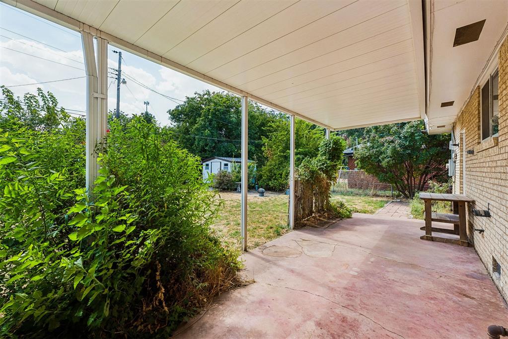 1211 N Sterling Avenue Property Photo 43