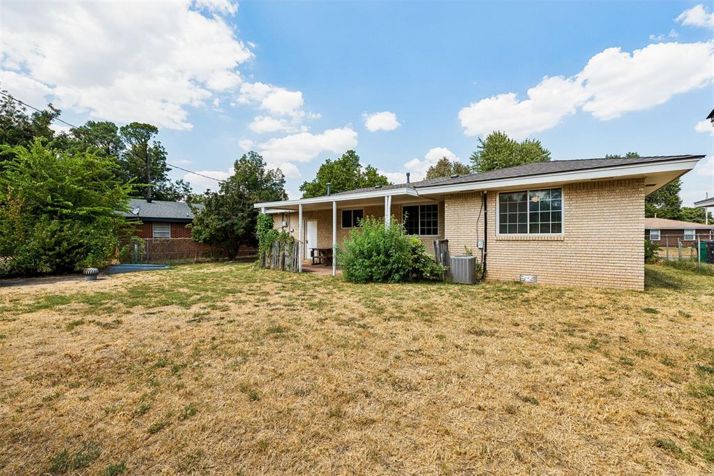 1211 N Sterling Avenue Property Photo 45