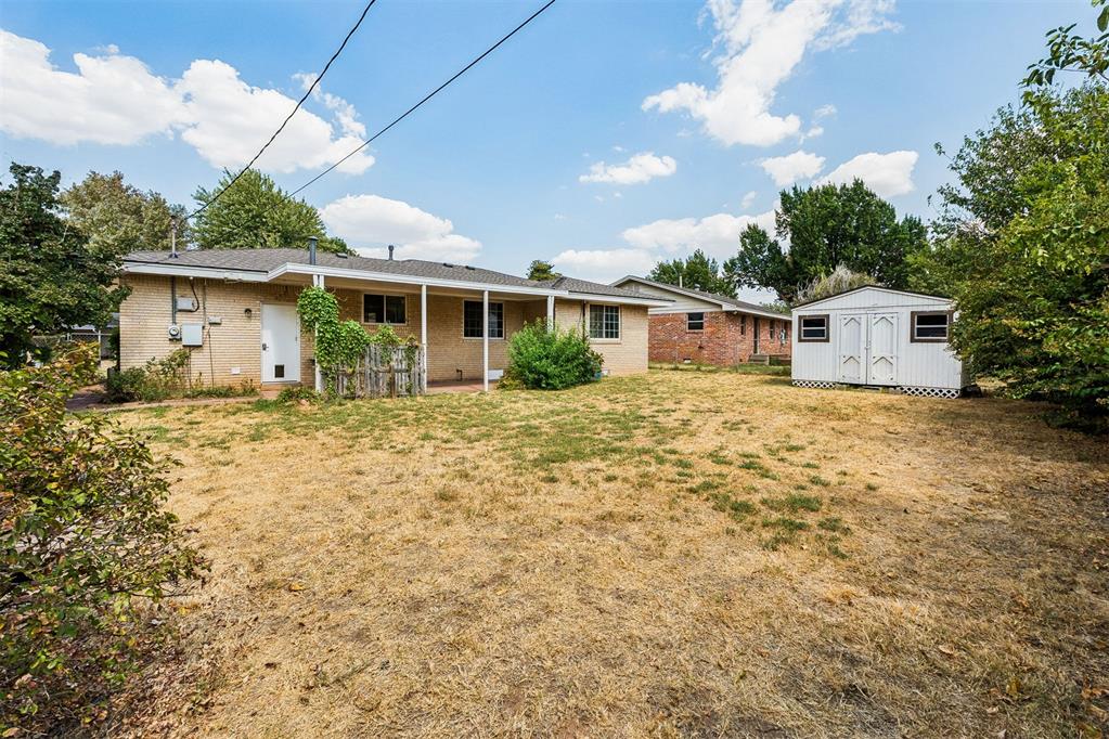 1211 N Sterling Avenue Property Photo 46
