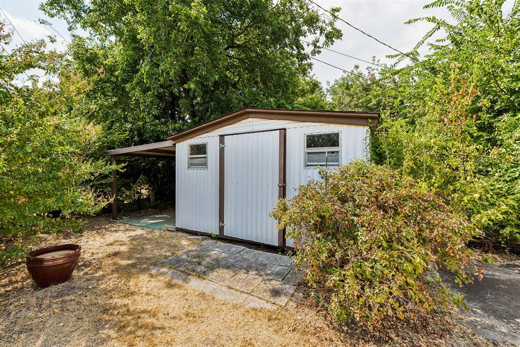 1211 N Sterling Avenue Property Photo 49