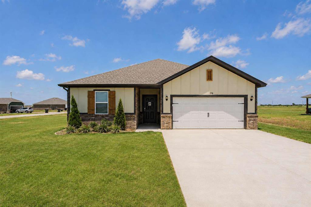 1710 Oak Way Property Photo 1